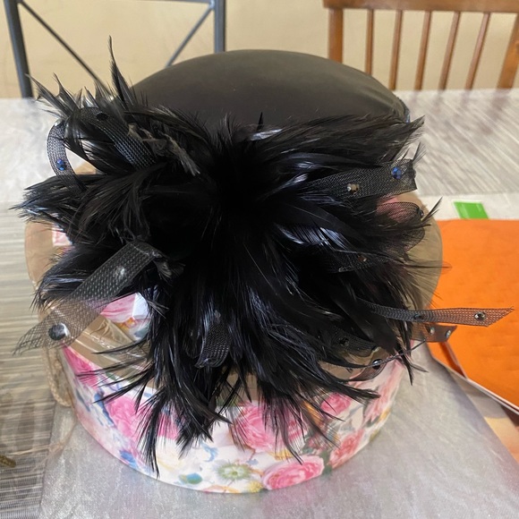 Beautiful church hats, you will love it (New)